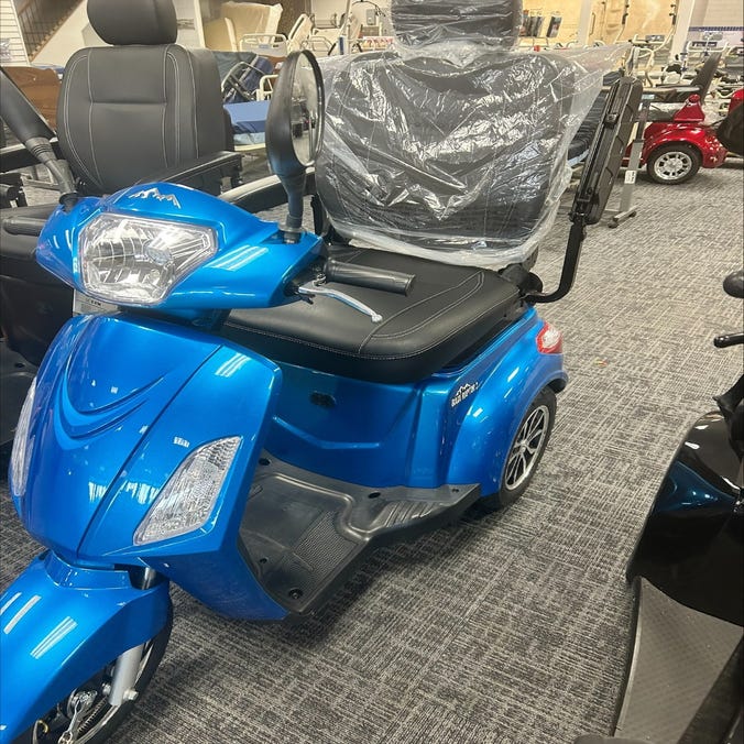 BAJA® Raptor 2 3-Wheel Outdoor Scooter - True Blue Color - Floor Model